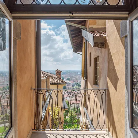 Palazzo San Giacomo Apartment