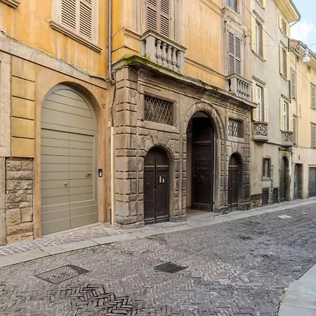 Palazzo San Giacomo *