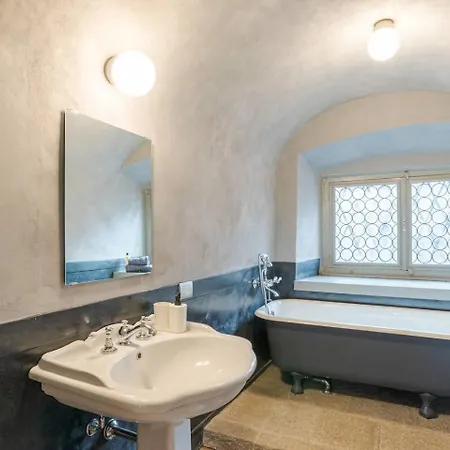 Palazzo San Giacomo *