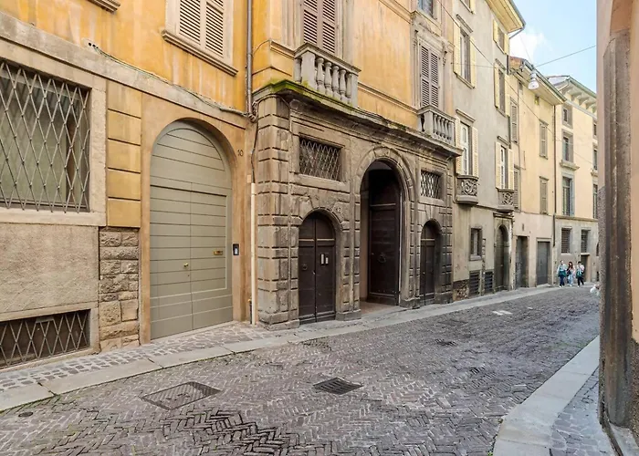 Palazzo San Giacomo *